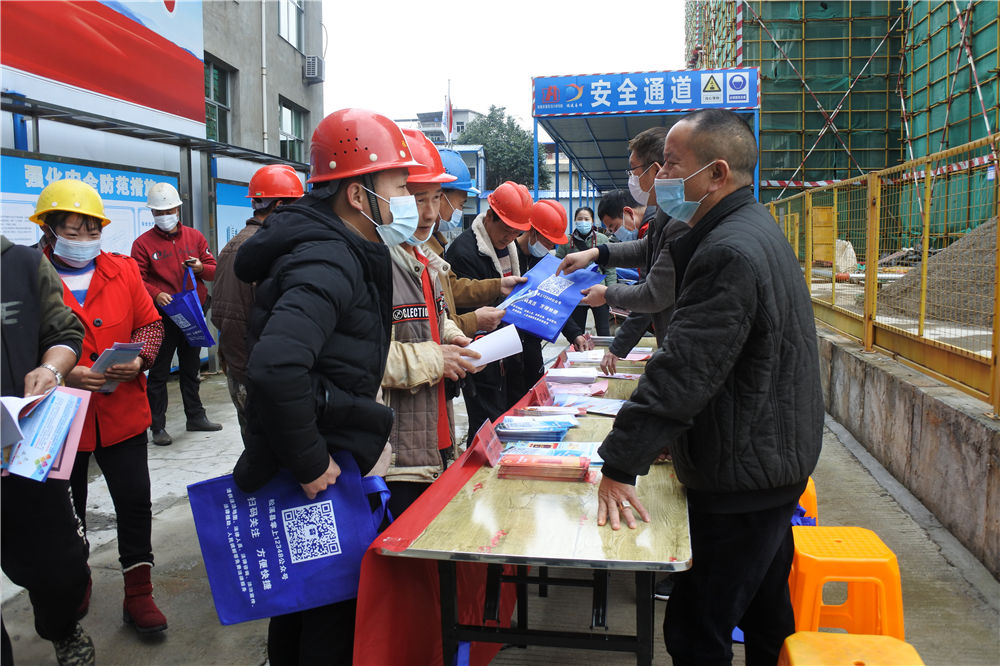 工農(nóng)路農(nóng)貿(mào)市場及安置房綜合體項目部攜手松溪縣總工會、司法局聯(lián)合開展農(nóng)民工公益法律服務(wù)行動