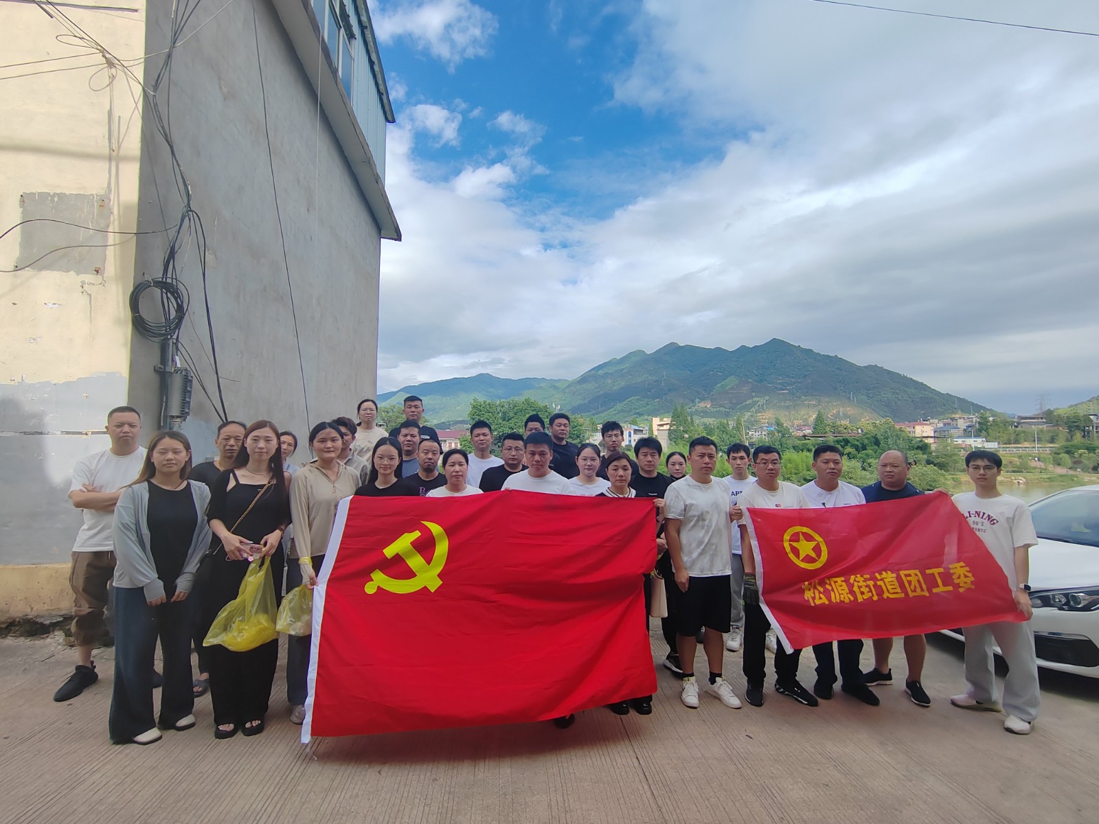 巡河護(hù)河我先行 水清岸綠生態(tài)美——易順建工集團(tuán)有限公司入黨積極分子參加巡河活動(dòng)